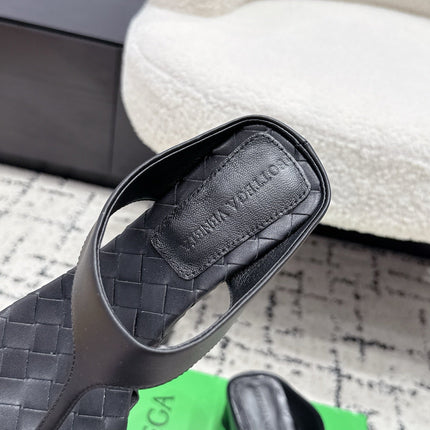 BOTTEGA VENETA 26S HIGH-HEEL THONG SANDALS 40 MM IN BLACK CALFSKIN