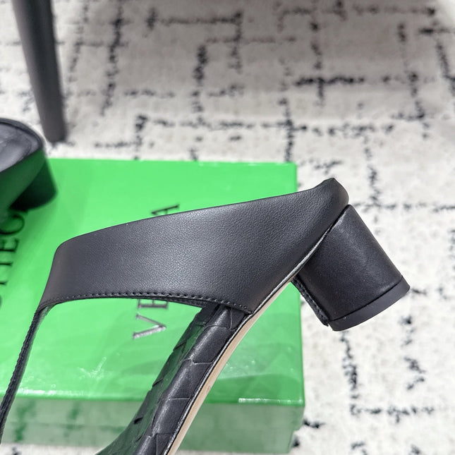 BOTTEGA VENETA 26S HIGH-HEEL THONG SANDALS 40 MM IN BLACK CALFSKIN