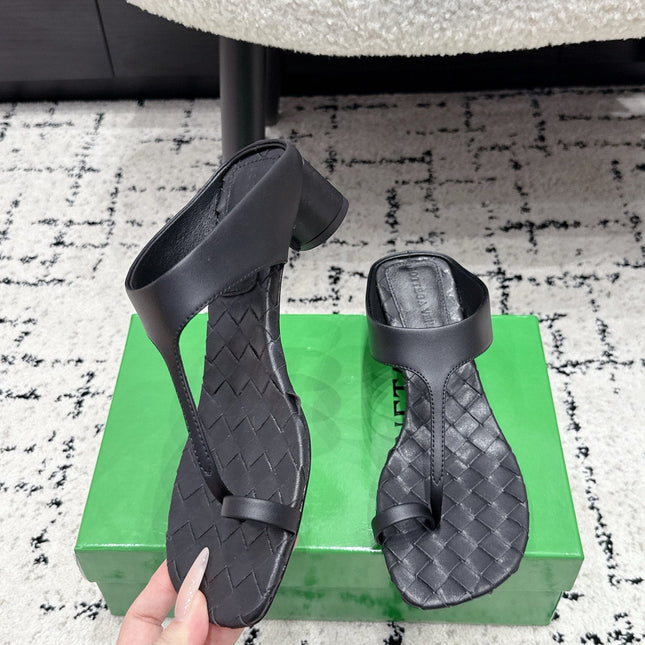 BOTTEGA VENETA 26S HIGH-HEEL THONG SANDALS 40 MM IN BLACK CALFSKIN