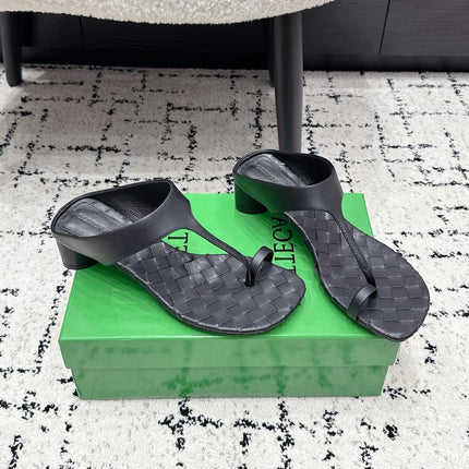 BOTTEGA VENETA 26S HIGH-HEEL THONG SANDALS 40 MM IN BLACK CALFSKIN