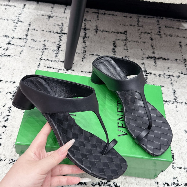 BOTTEGA VENETA 26S HIGH-HEEL THONG SANDALS 40 MM IN BLACK CALFSKIN
