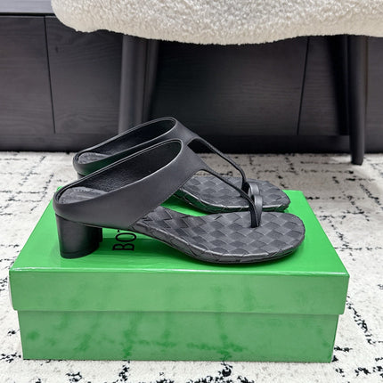 BOTTEGA VENETA 26S HIGH-HEEL THONG SANDALS 40 MM IN BLACK CALFSKIN