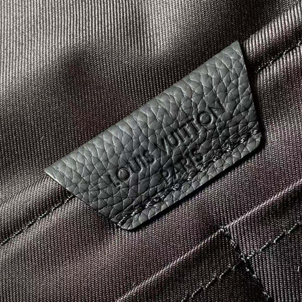 LV 26S FASTLINE BACKPACK 43 IN BLACK CALFSKIN
