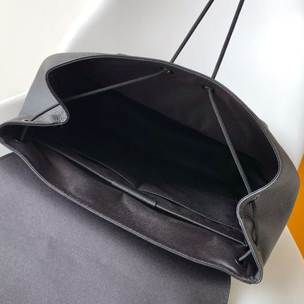 LV 26S FASTLINE BACKPACK 43 IN BLACK CALFSKIN