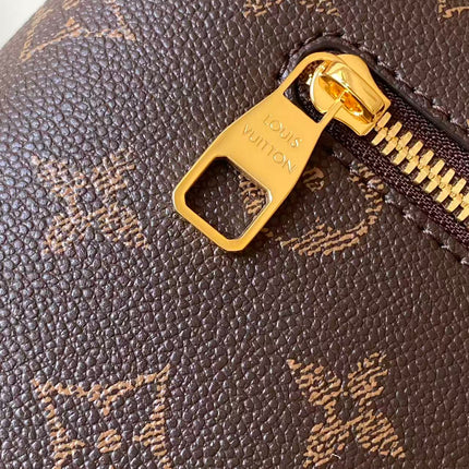 LV 26S TAKE OUT MESSENGER 32 IN BROWN CALFSKIN