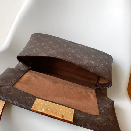 LV 26S TAKE OUT MESSENGER 32 IN BROWN CALFSKIN