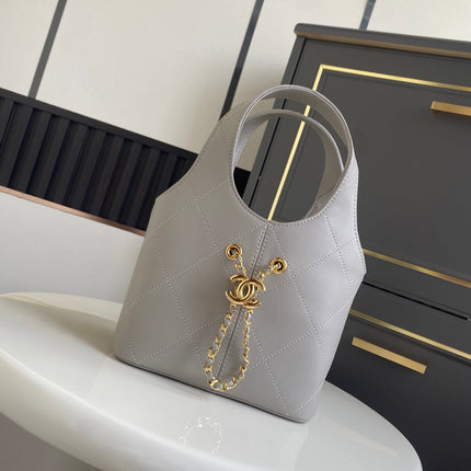 CHANEL 26S QUILTED HOBO BAG 27 IN LIGHT GREY CALFSKIN GOLD HARDWARE