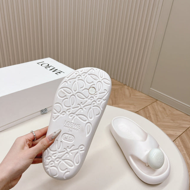 LOEWE 26S PEBBLE TOE-POST SLIDES IN WHITE EVA