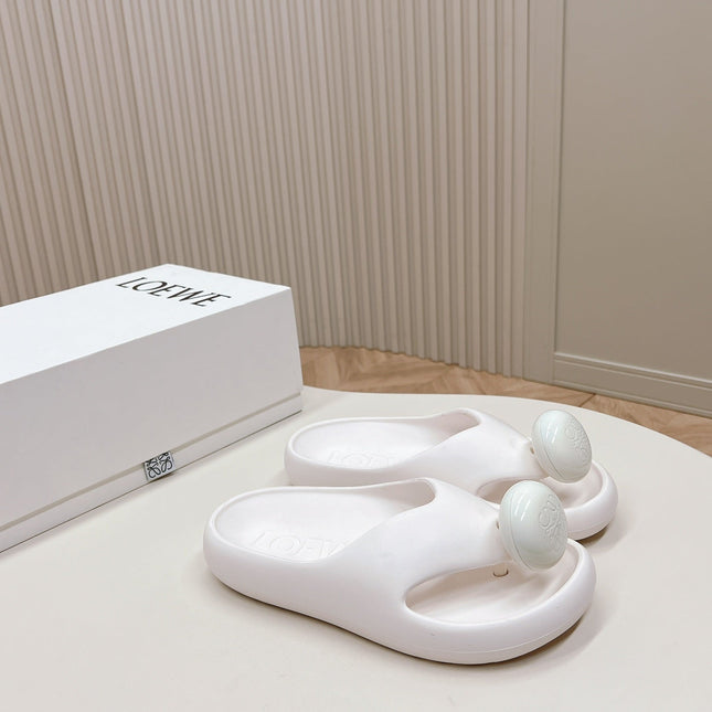LOEWE 26S PEBBLE TOE-POST SLIDES IN WHITE EVA
