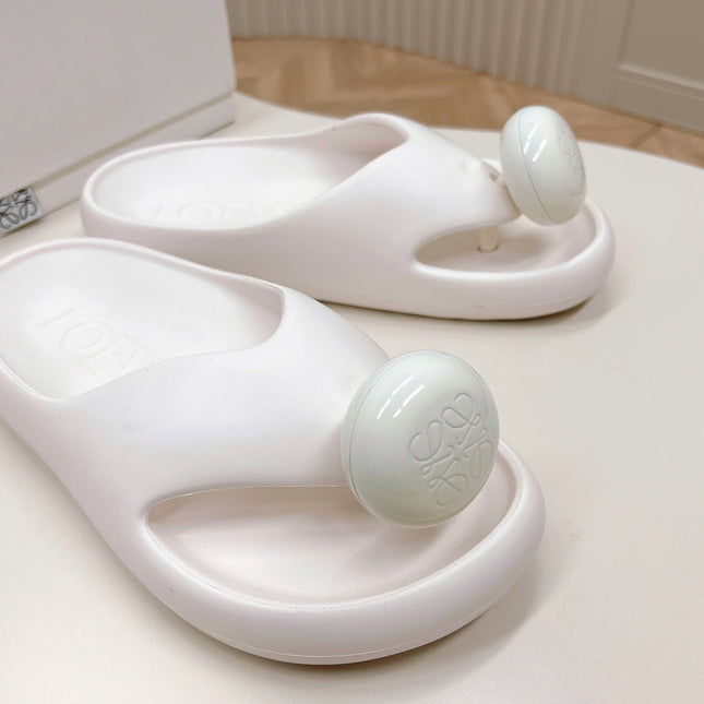 LOEWE 26S PEBBLE TOE-POST SLIDES IN WHITE EVA