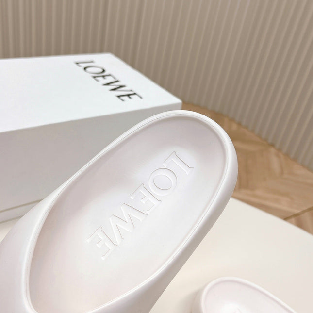 LOEWE 26S PEBBLE TOE-POST SLIDES IN WHITE EVA