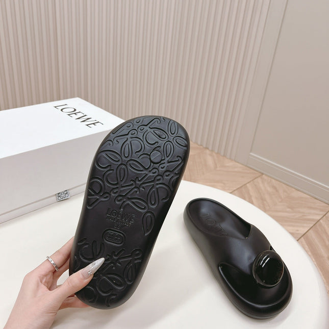 LOEWE 26S PEBBLE TOE-POST SLIDES IN BLACK EVA
