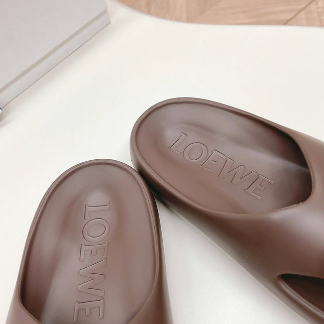 LOEWE 26S PEBBLE TOE-POST SLIDES IN DARK BROWN EVA GOLD HARDWARE