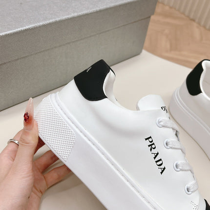 PRA LOGO OUTLET BASIC SNEAKERS WHITE AND BLACK TOE CALFSKIN