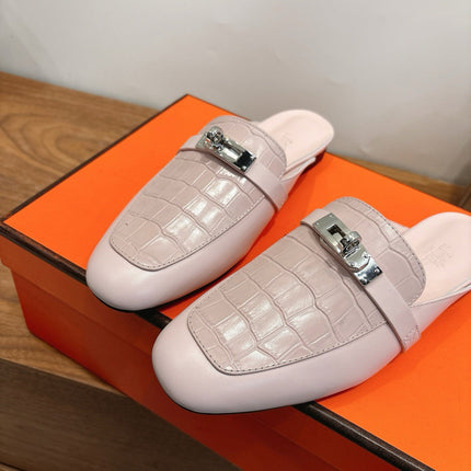 HM 26S KELLY MULE IN LIGHT PINK CROCODILE-EMBOSSED CALFSKIN SILVER HARDWARE