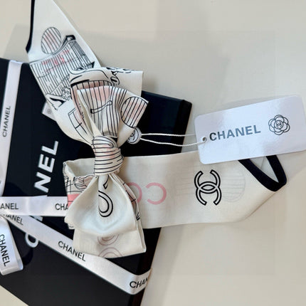 CHANEL 26S TWILLY SCARF 120 IN SILK 423965