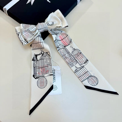 CHANEL 26S TWILLY SCARF 120 IN SILK 423965