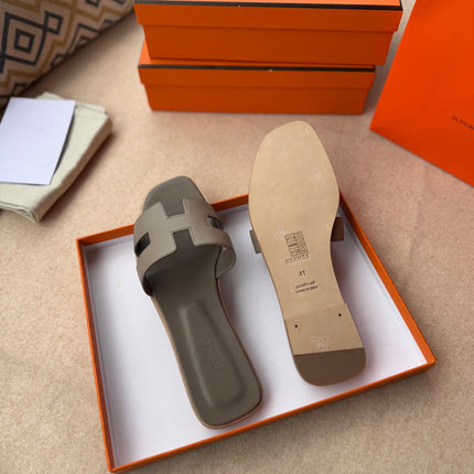 0RAN SANDALS IN CEDAR BROWN CALFSKIN