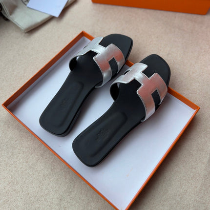 0RAN SANDALS IN SILVER CALFSKIN