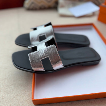 0RAN SANDALS IN SILVER CALFSKIN