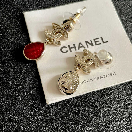 CHANEL 26S DOUBLE C LOGO CRYSTAL & RED TEARDROP DANGLE EARRINGS IN GOLD METAL 629181