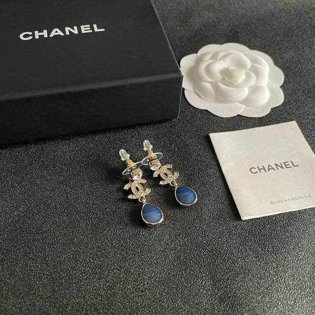 CHANEL 26S DOUBLE C CRYSTAL LOGO BLUE TEXTURED TEARDROP DANGLE EARRINGS IN GOLD METAL 629183