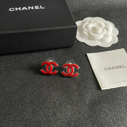 CHANEL 26S DOUBLE C LOGO RED ENAMEL STUD EARRINGS IN GOLD METAL 629991