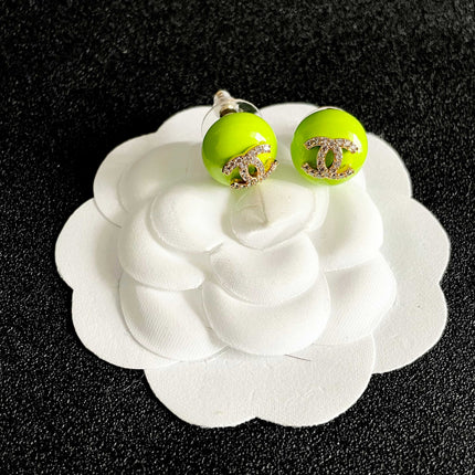 CHANEL 26S CHANEL CC LOGO PAVE CRYSTAL STUD EARRINGS IN NEON GREEN ENAMEL WITH GOLD METAL 633308