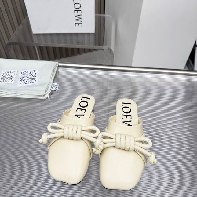LOEWE 26S MULE LOAFERS IN IVORY WHITE CALFSKIN KNOT DETAIL