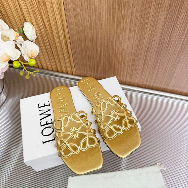 LOEWE 26S PETAL ANAGRAM SLIDE IN GOLD SOFT CALFSKIN