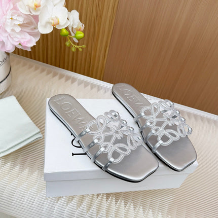 LOEWE 26S FLAT SANDALS IN SILVER CALFSKIN WITH CRYSTALS
