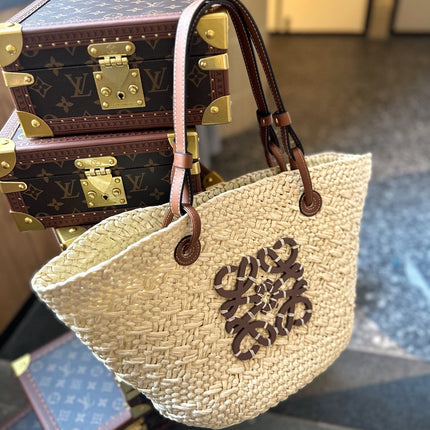 LOE SMALL ANAGRAM BASKET 28 BAG IN NATURAL MIX BROWN IRACA PALM AND CALFSKIN
