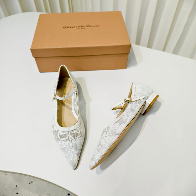 GIANVITO ROSSI 26S MARY JANE FLATS IN WHITE LACE FABRIC
