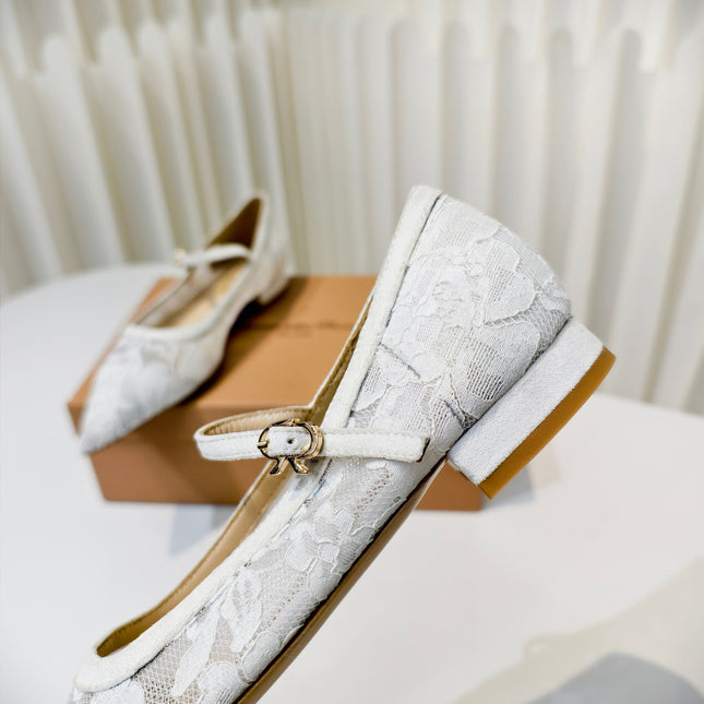 GIANVITO ROSSI 26S MARY JANE FLATS IN WHITE LACE FABRIC