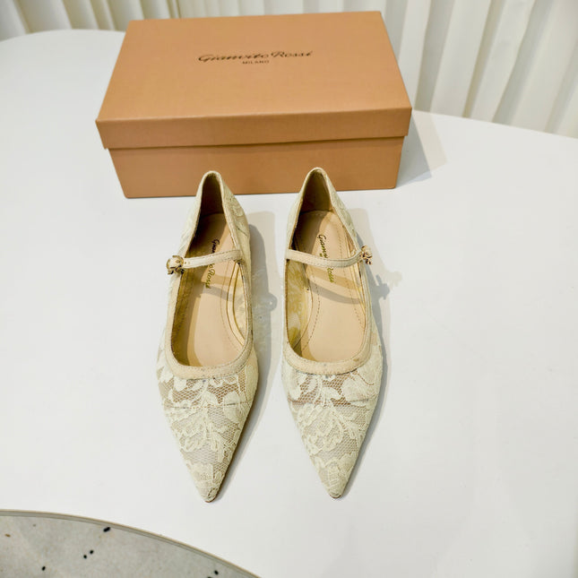 GIANVITO ROSSI 26S MARY JANE FLATS IN BEIGE LACE FABRIC