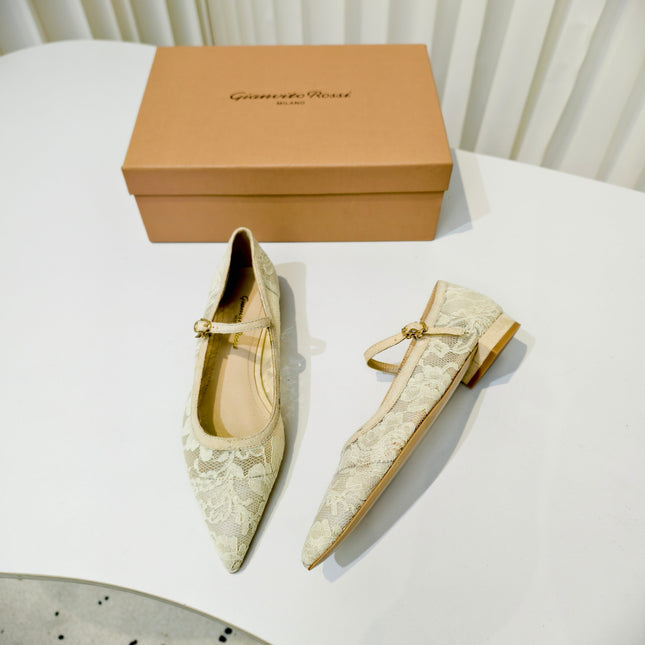 GIANVITO ROSSI 26S MARY JANE FLATS IN BEIGE LACE FABRIC