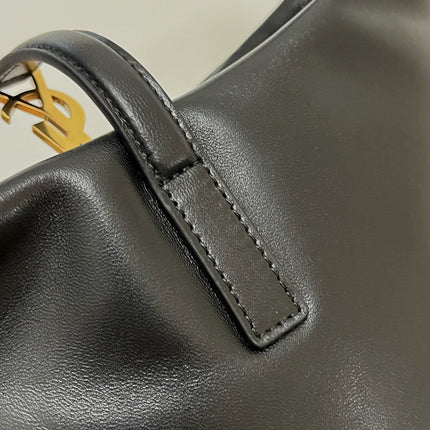 LE 5 À 7 BAG 24 BLACK GLOSSY CALFSKIN HOBO