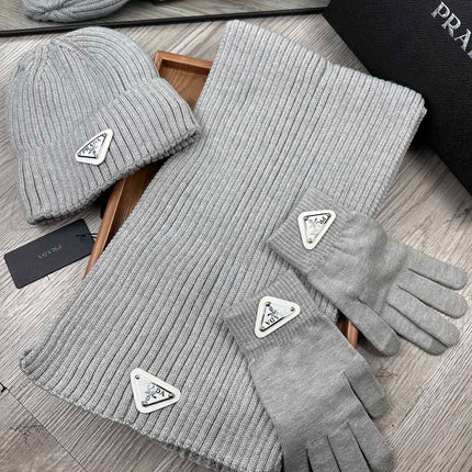 THREE-PIECES SET IN PALE GRAY WOOL AND ACRYLIC 406556