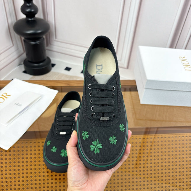 DIOR 26S LOW TOP SNEAKERS 35MM IN BLACK CANVAS WITH CLOVER EMBROIDERY