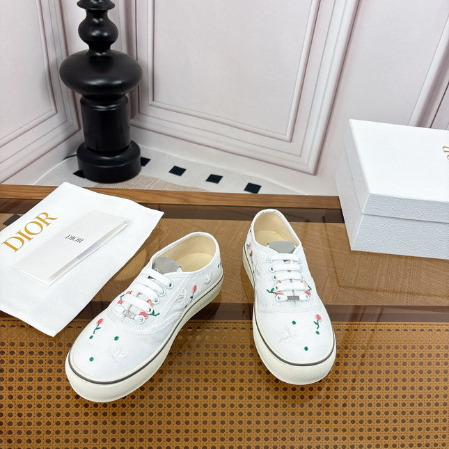 DIOR 26S LOW TOP SNEAKERS IN WHITE CANVAS WITH FLORAL EMBROIDERY