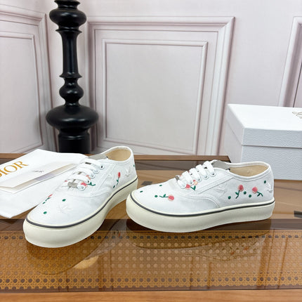 DIOR 26S LOW TOP SNEAKERS IN WHITE CANVAS WITH FLORAL EMBROIDERY
