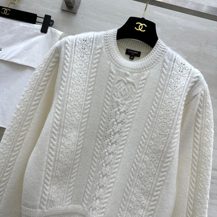 CHANEL 26S SWEATER 677