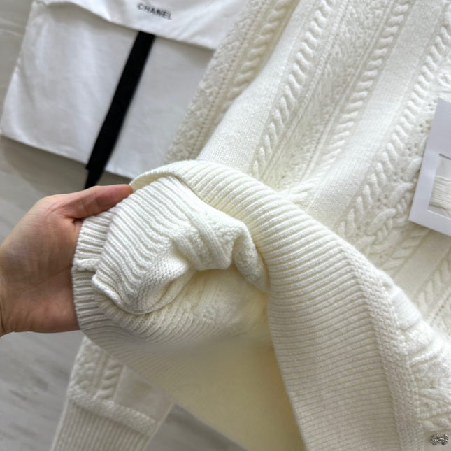 CHANEL 26S SWEATER 677