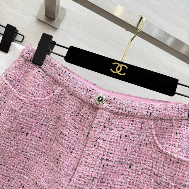 CHANEL 26S SHORT-SLEEVE WOOL TOP AND SHORTS SET 929