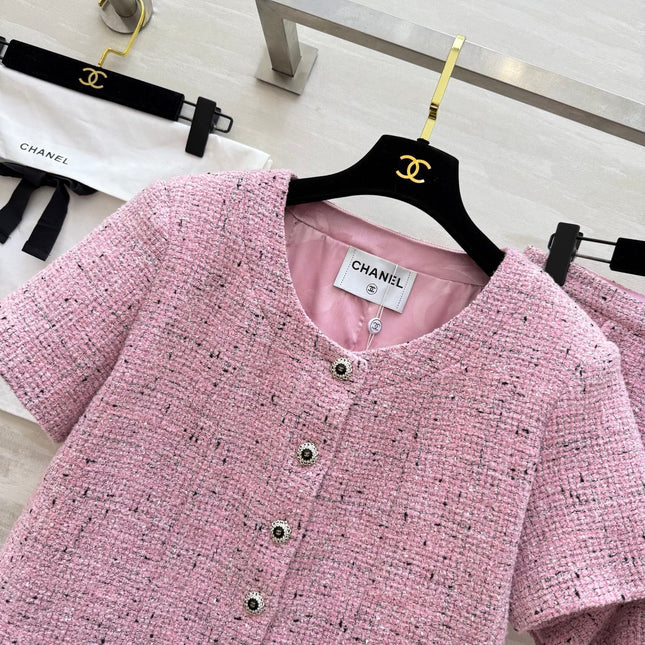 CHANEL 26S SHORT-SLEEVE WOOL TOP AND SHORTS SET 929