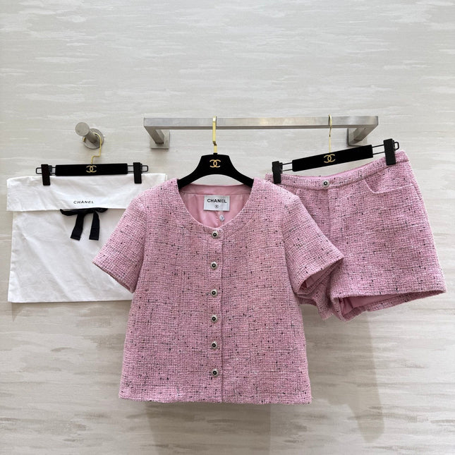 CHANEL 26S SHORT-SLEEVE WOOL TOP AND SHORTS SET 929
