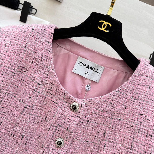 CHANEL 26S SHORT-SLEEVE WOOL TOP AND SHORTS SET 929