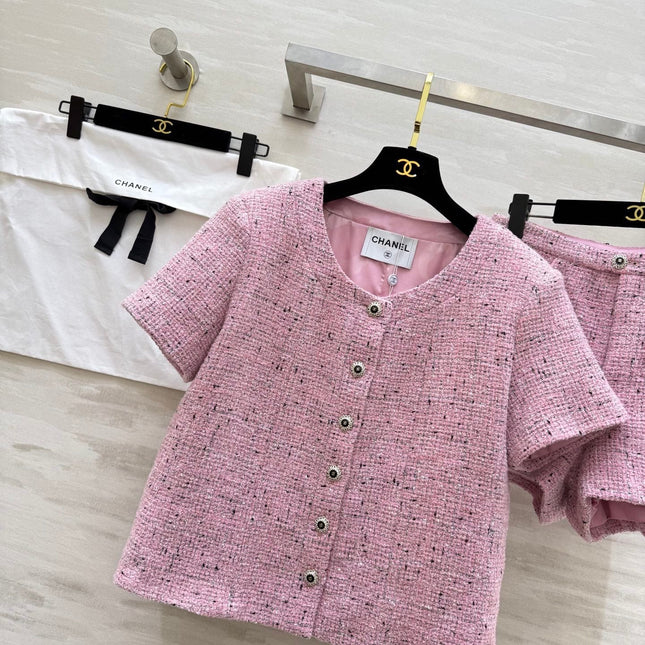 CHANEL 26S SHORT-SLEEVE WOOL TOP AND SHORTS SET 929