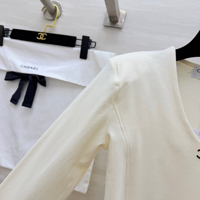 CHANEL 26S V-NECK SWEATSHIRT 974