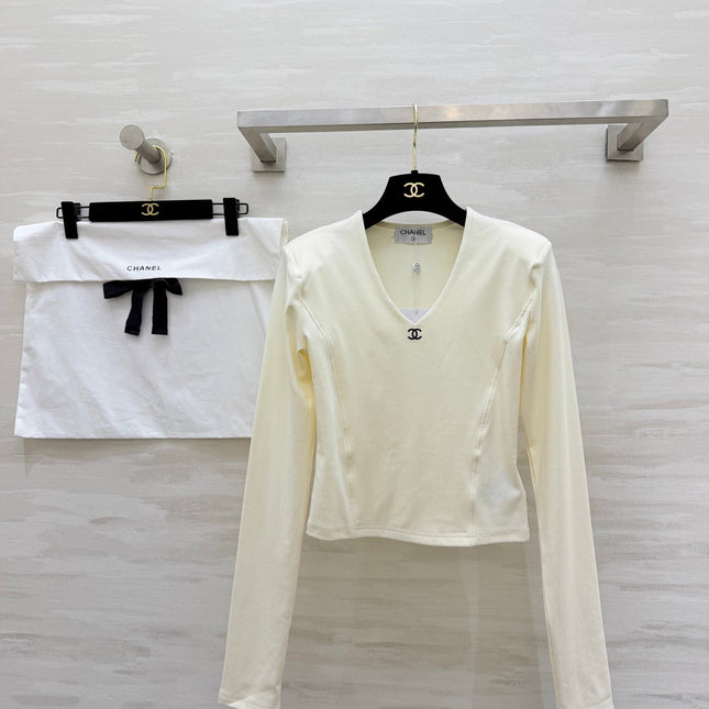 CHANEL 26S V-NECK SWEATSHIRT 974